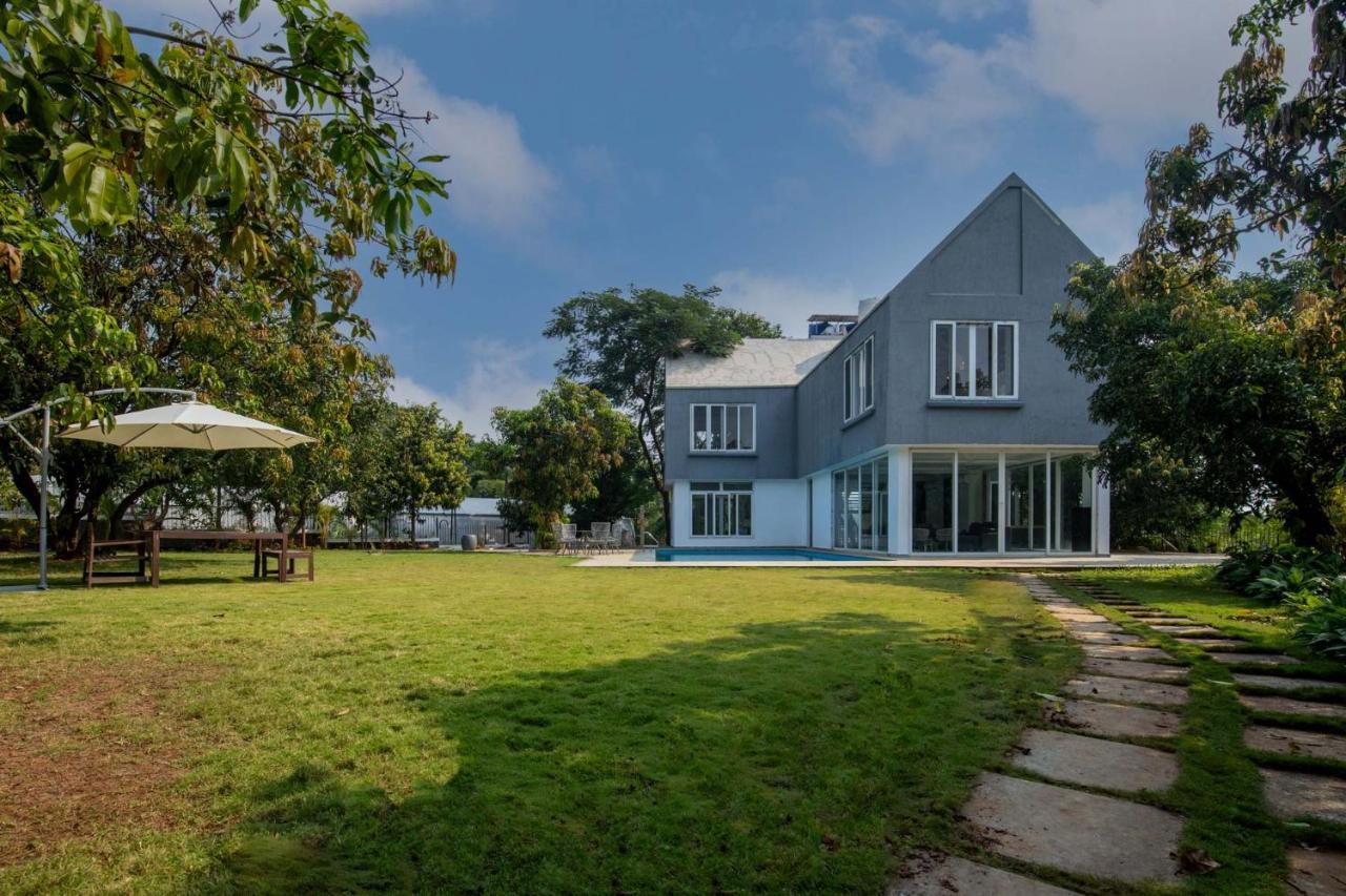 Twilight Grove: Stayvista Villa with Pool and Home Theatre Karjat Exterior photo