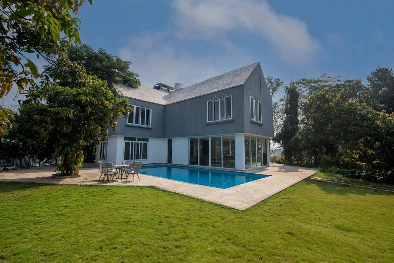 Twilight Grove: Stayvista Villa with Pool and Home Theatre Karjat Exterior photo