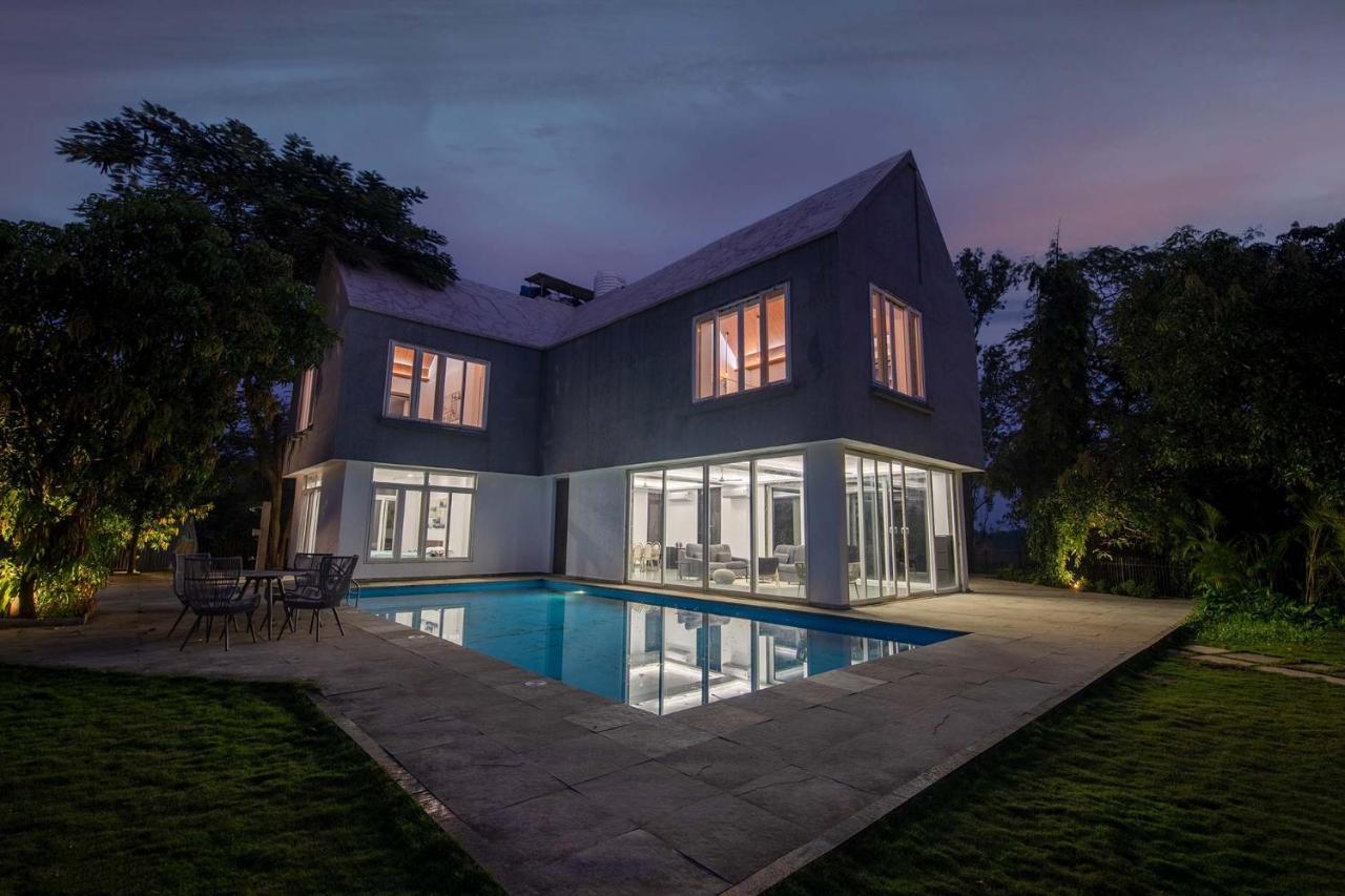 Twilight Grove: Stayvista Villa with Pool and Home Theatre Karjat Exterior photo