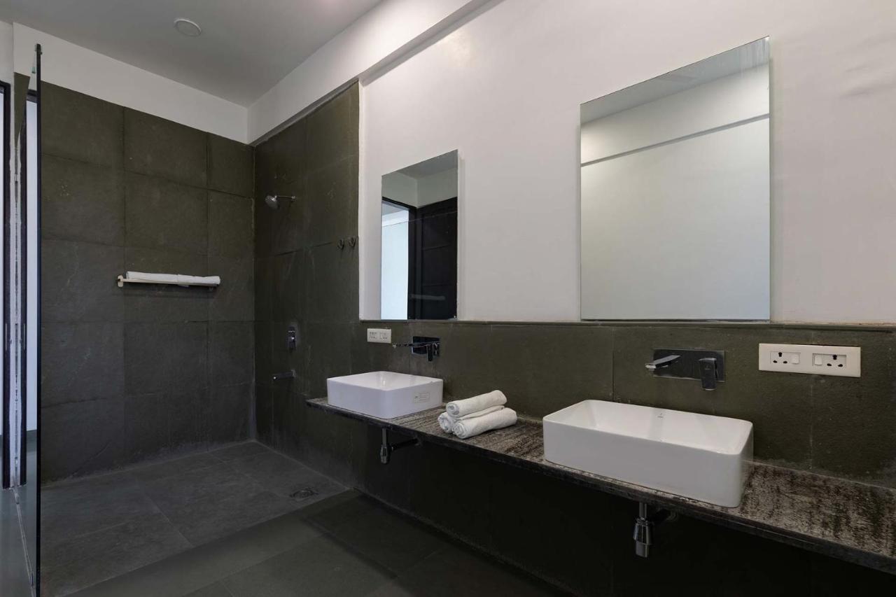 Twilight Grove: Stayvista Villa with Pool and Home Theatre Karjat Exterior photo